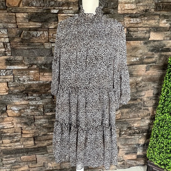 Taylor Monochrome Patterned Long Sleeve Dress - Picture 9 of 14